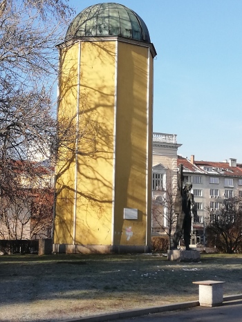 La tour d’observation derrière le Club militaire