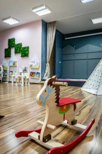 Espace partagé - salle d’études pour enfants et académie de danses